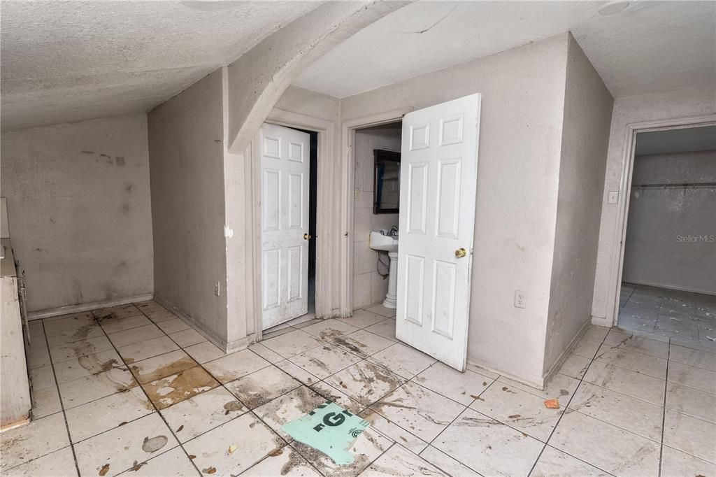 For Sale: $450,000 (4 beds, 2 baths, 2255 Square Feet)