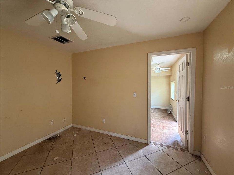 En Venta: $199,900 (3 camas, 3 baños, 1400 Pies cuadrados)