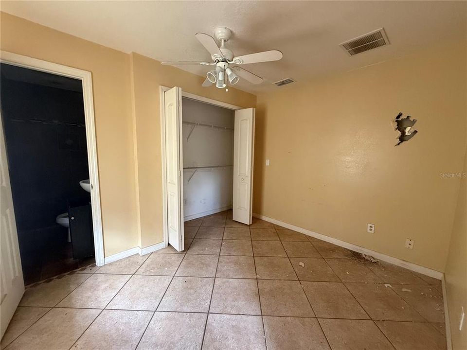 En Venta: $199,900 (3 camas, 3 baños, 1400 Pies cuadrados)
