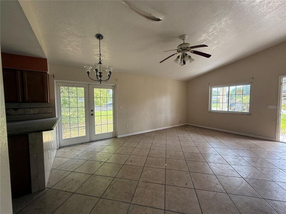 En Venta: $199,900 (3 camas, 3 baños, 1400 Pies cuadrados)