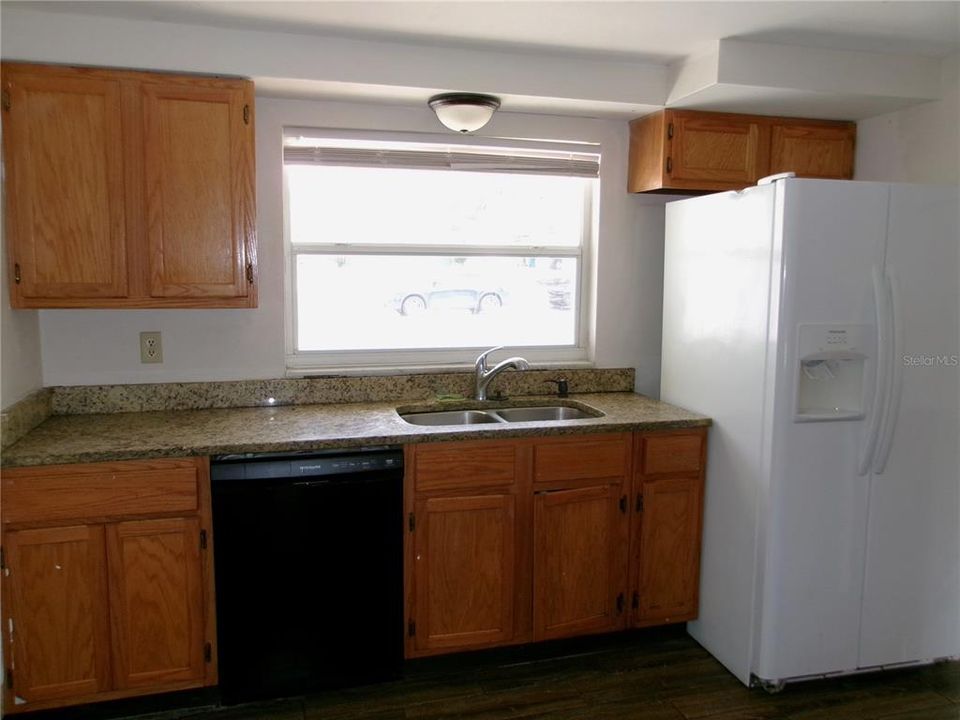 For Sale: $222,500 (3 beds, 2 baths, 1378 Square Feet)