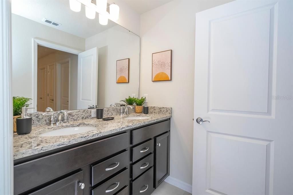 En Venta: $489,000 (5 camas, 4 baños, 2293 Pies cuadrados)
