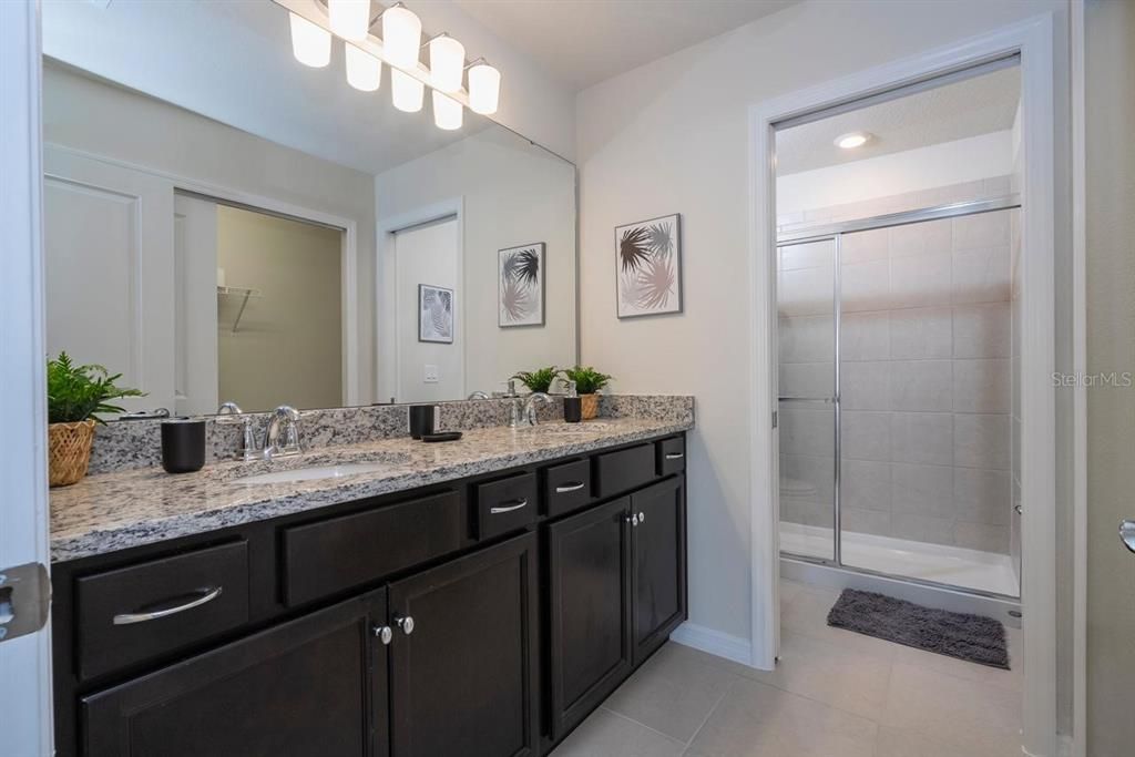 En Venta: $489,000 (5 camas, 4 baños, 2293 Pies cuadrados)