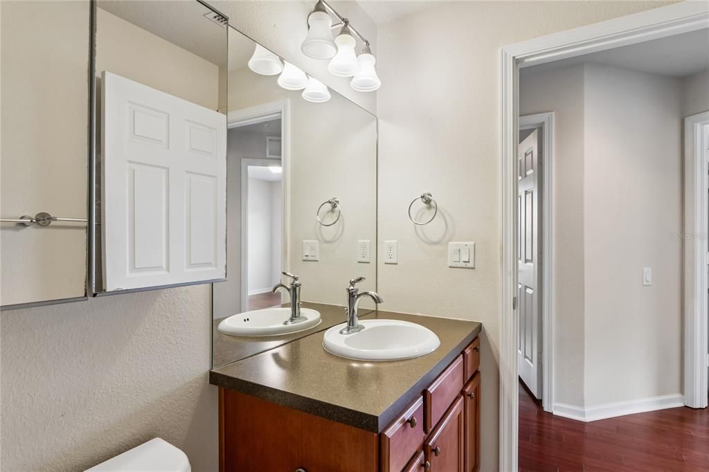 For Sale: $334,900 (4 beds, 2 baths, 1978 Square Feet)
