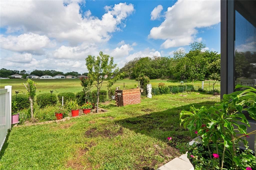 For Sale: $334,900 (4 beds, 2 baths, 1978 Square Feet)