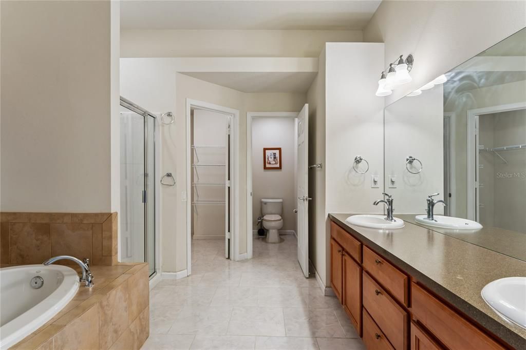 For Sale: $334,900 (4 beds, 2 baths, 1978 Square Feet)