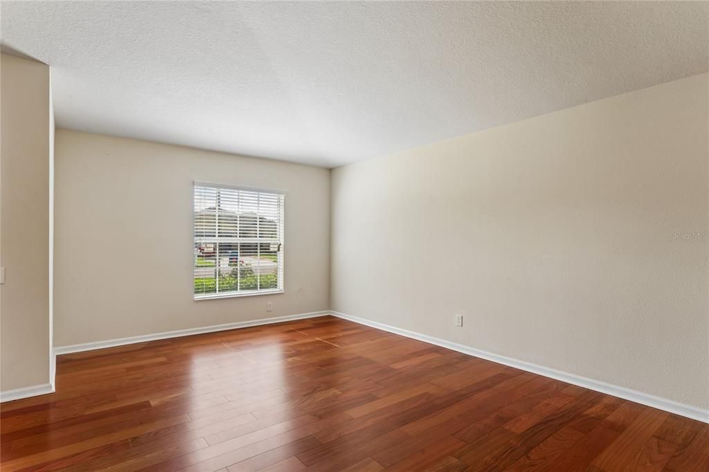 For Sale: $334,900 (4 beds, 2 baths, 1978 Square Feet)