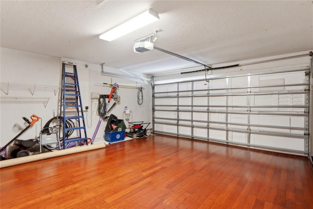 For Sale: $334,900 (4 beds, 2 baths, 1978 Square Feet)
