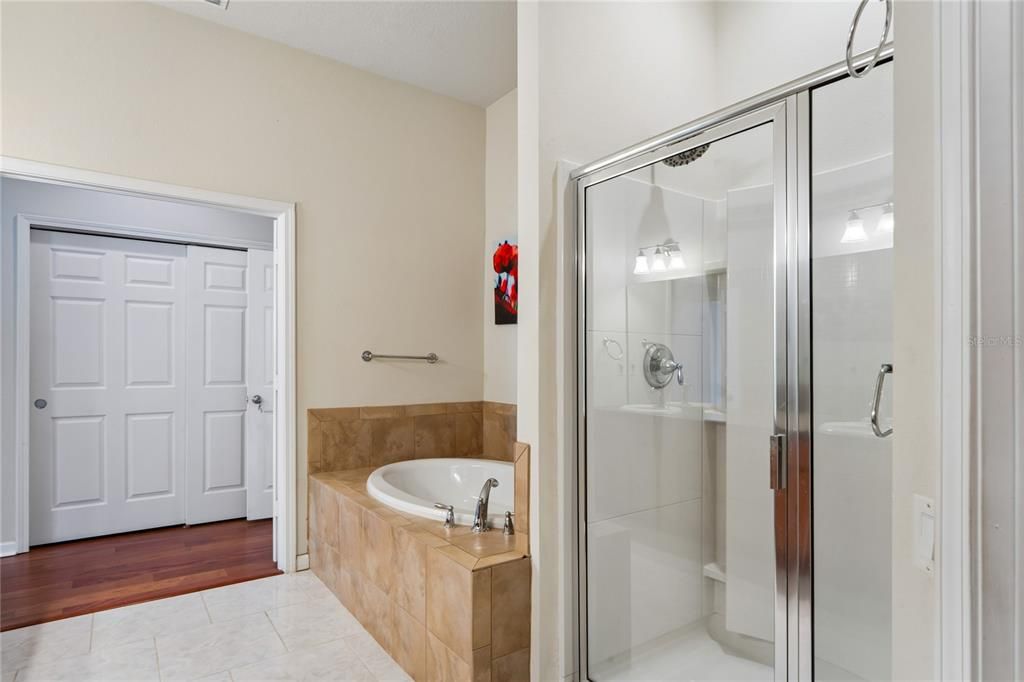 For Sale: $334,900 (4 beds, 2 baths, 1978 Square Feet)