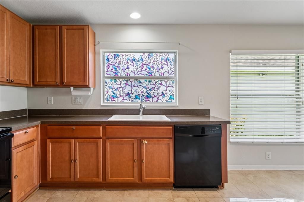 For Sale: $334,900 (4 beds, 2 baths, 1978 Square Feet)