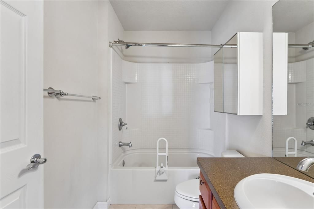 For Sale: $334,900 (4 beds, 2 baths, 1978 Square Feet)