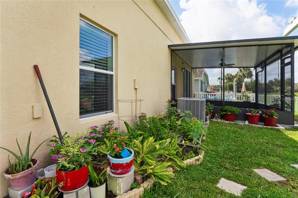 For Sale: $334,900 (4 beds, 2 baths, 1978 Square Feet)