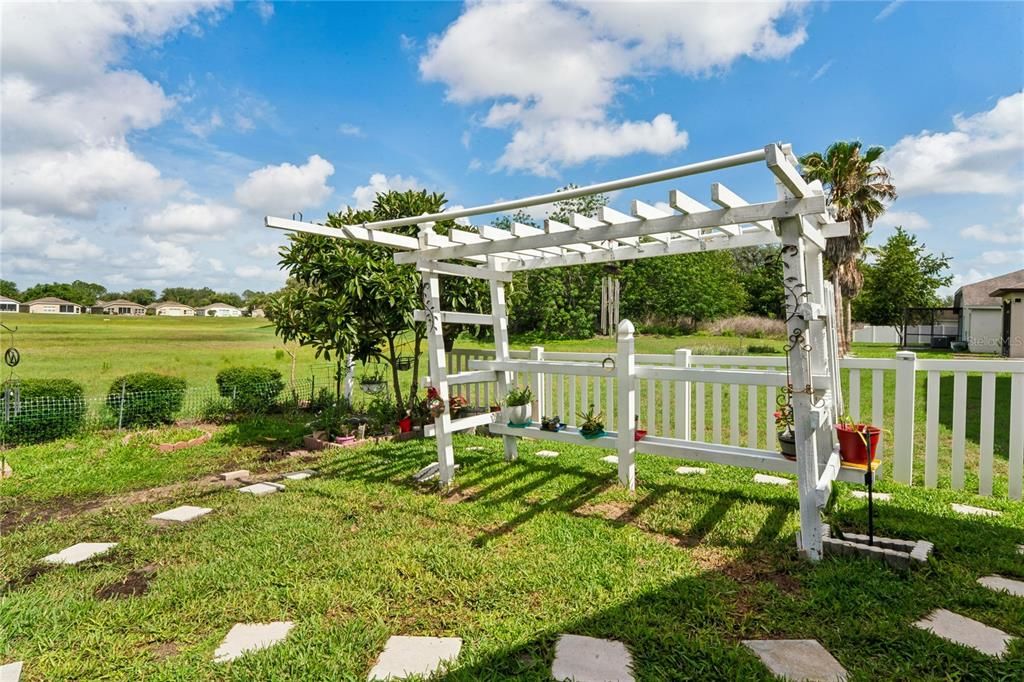 For Sale: $334,900 (4 beds, 2 baths, 1978 Square Feet)
