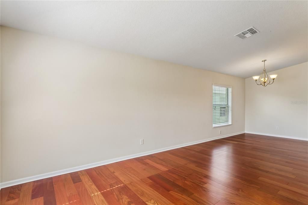 For Sale: $334,900 (4 beds, 2 baths, 1978 Square Feet)