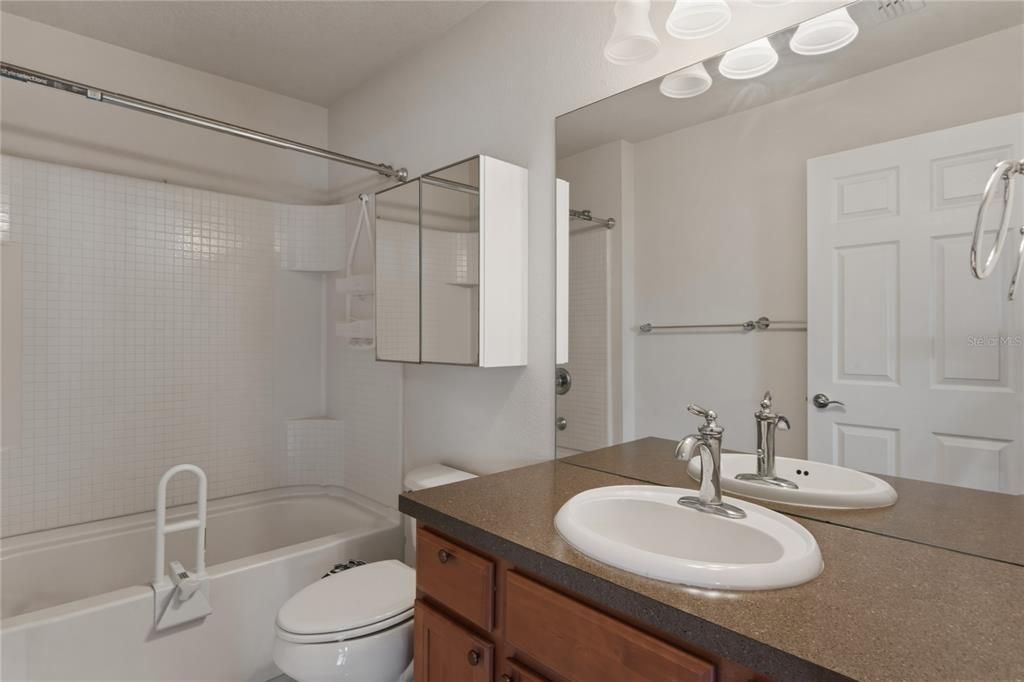 For Sale: $334,900 (4 beds, 2 baths, 1978 Square Feet)