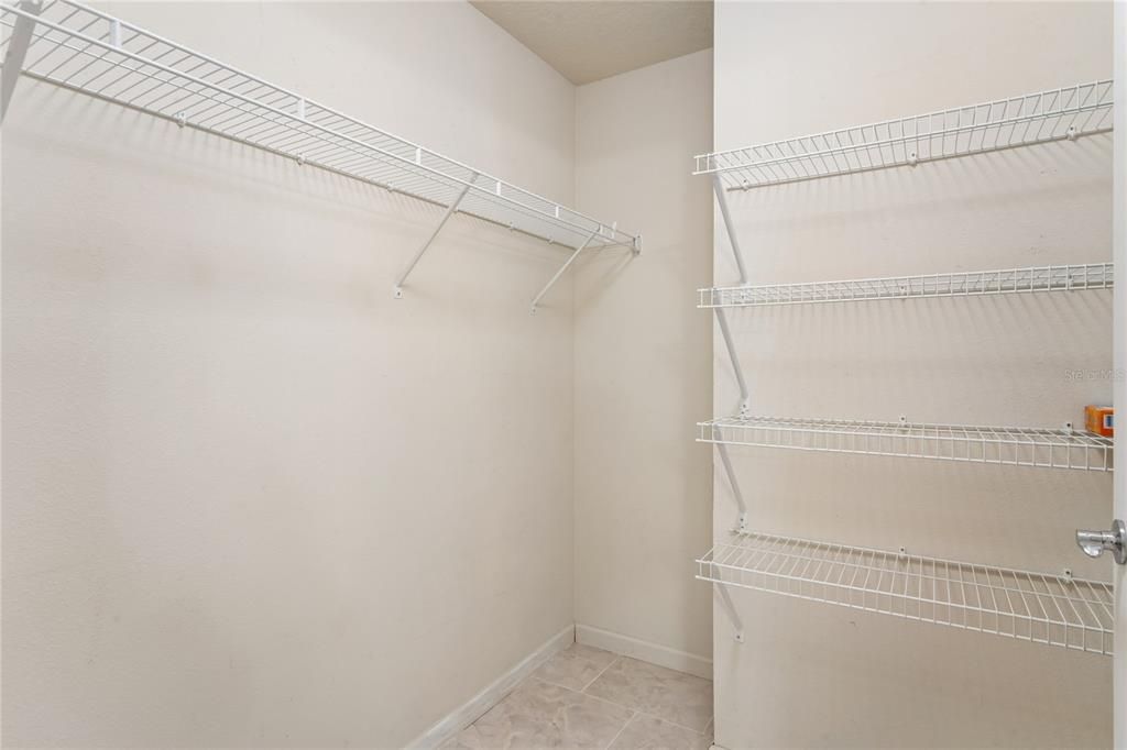 For Sale: $334,900 (4 beds, 2 baths, 1978 Square Feet)
