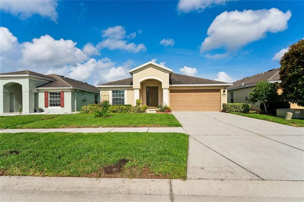 For Sale: $334,900 (4 beds, 2 baths, 1978 Square Feet)