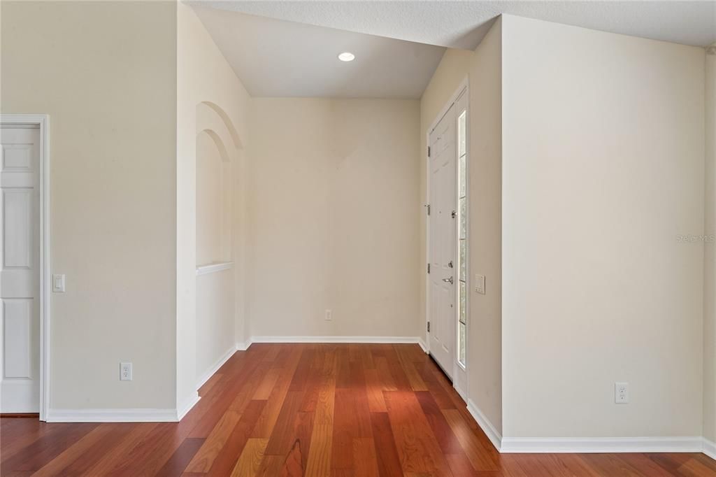 For Sale: $334,900 (4 beds, 2 baths, 1978 Square Feet)