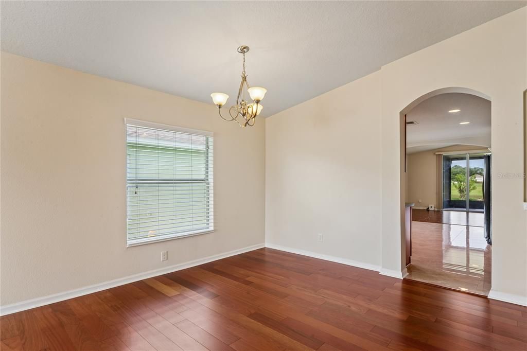 For Sale: $334,900 (4 beds, 2 baths, 1978 Square Feet)