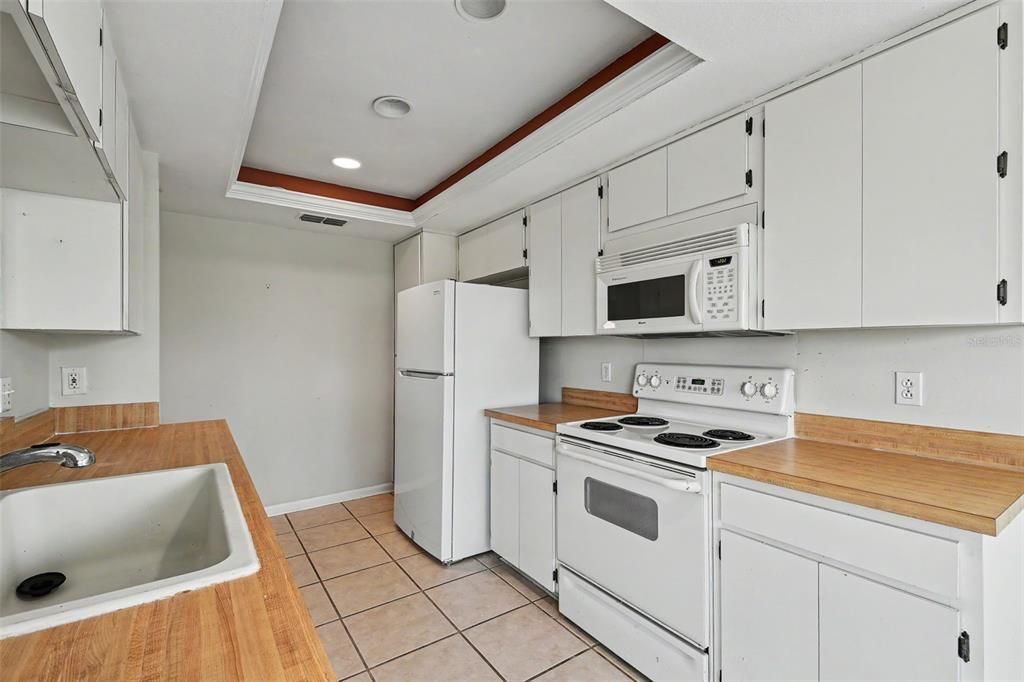 На продажу: $334,900 (3 спален, 2 ванн, 1677 Квадратных фут)