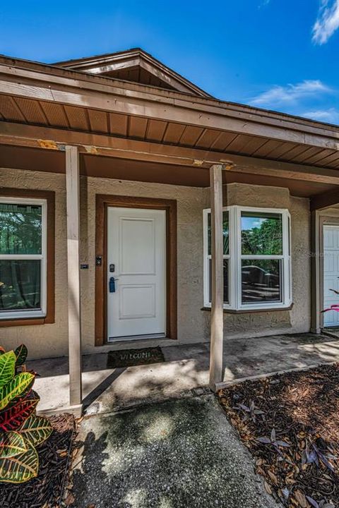 For Sale: $295,000 (2 beds, 2 baths, 918 Square Feet)