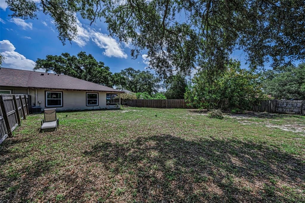 For Sale: $295,000 (2 beds, 2 baths, 918 Square Feet)