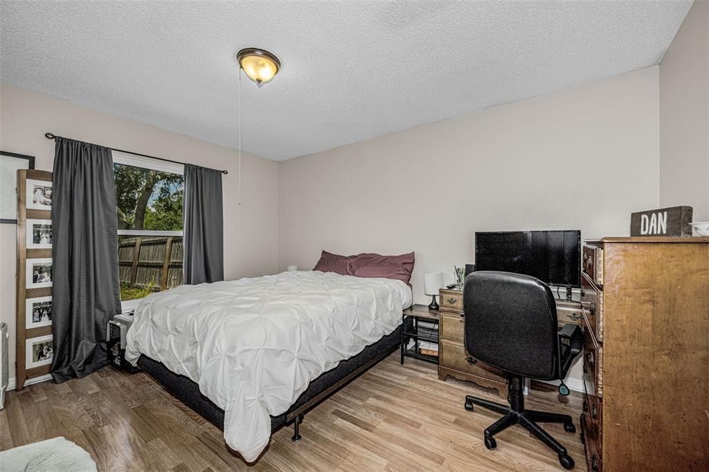 For Sale: $295,000 (2 beds, 2 baths, 918 Square Feet)