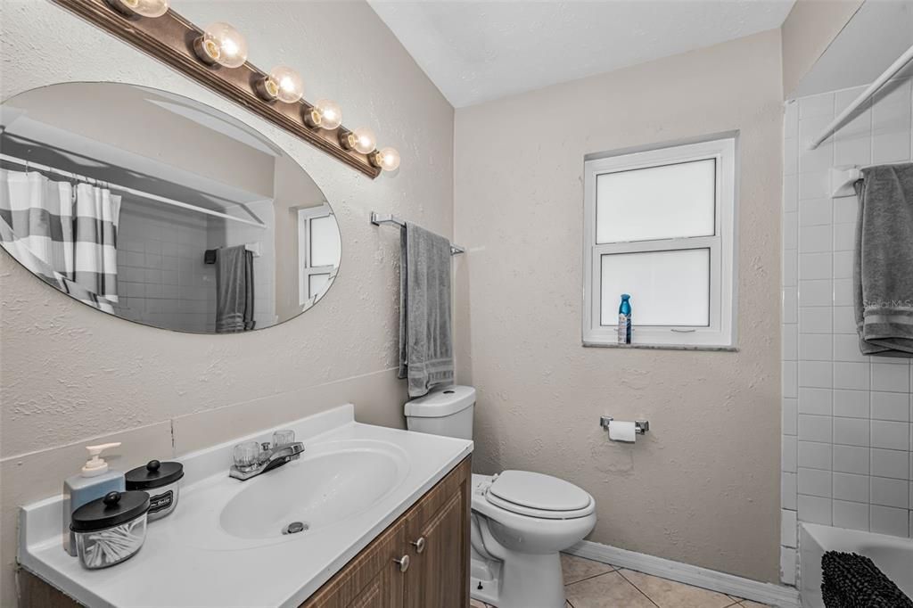 For Sale: $295,000 (2 beds, 2 baths, 918 Square Feet)