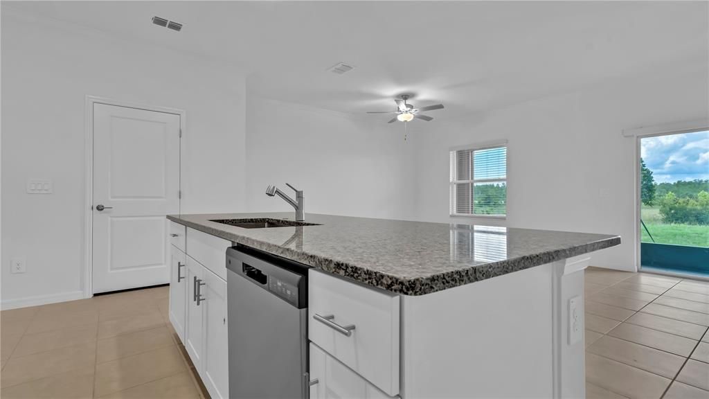 В аренду: $2,250 (3 спален, 2 ванн, 1601 Квадратных фут)