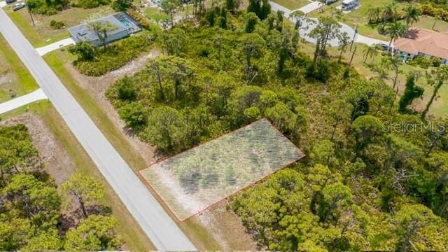 На продажу: $21,500 (0.18 acres)