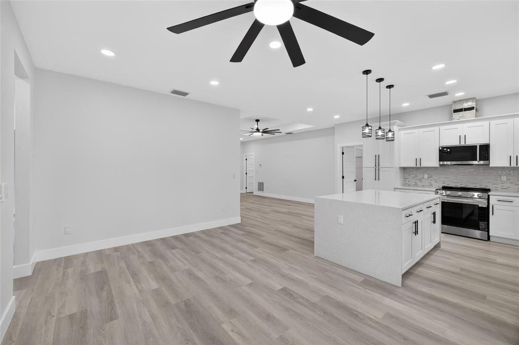 Active With Contract: $419,900 (4 beds, 2 baths, 1841 Square Feet)