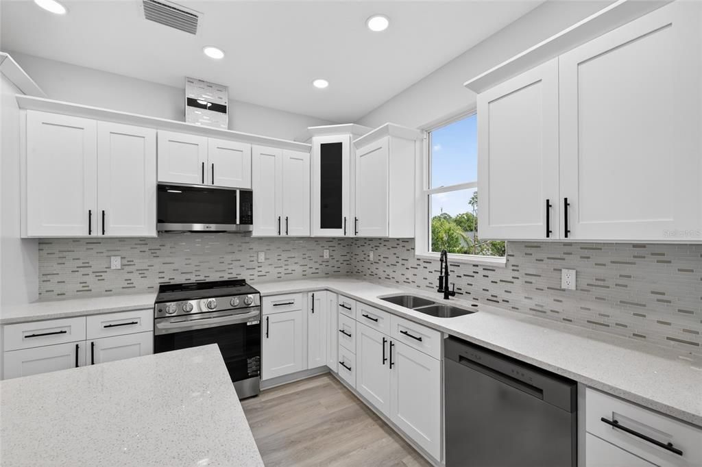 Active With Contract: $419,900 (4 beds, 2 baths, 1841 Square Feet)