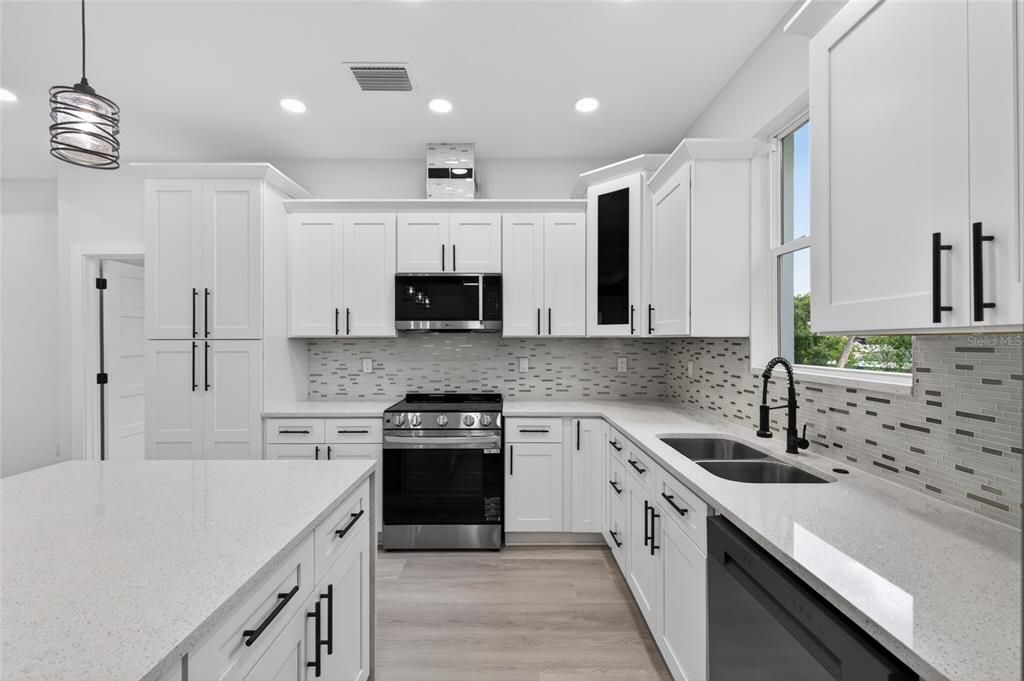 Active With Contract: $419,900 (4 beds, 2 baths, 1841 Square Feet)