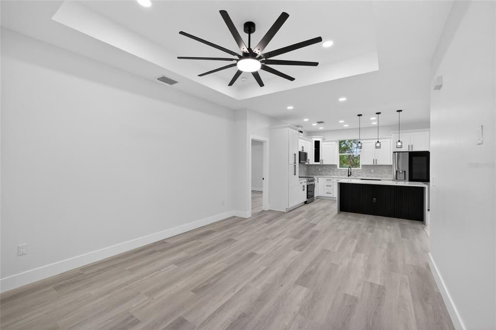 Active With Contract: $419,900 (4 beds, 2 baths, 1841 Square Feet)