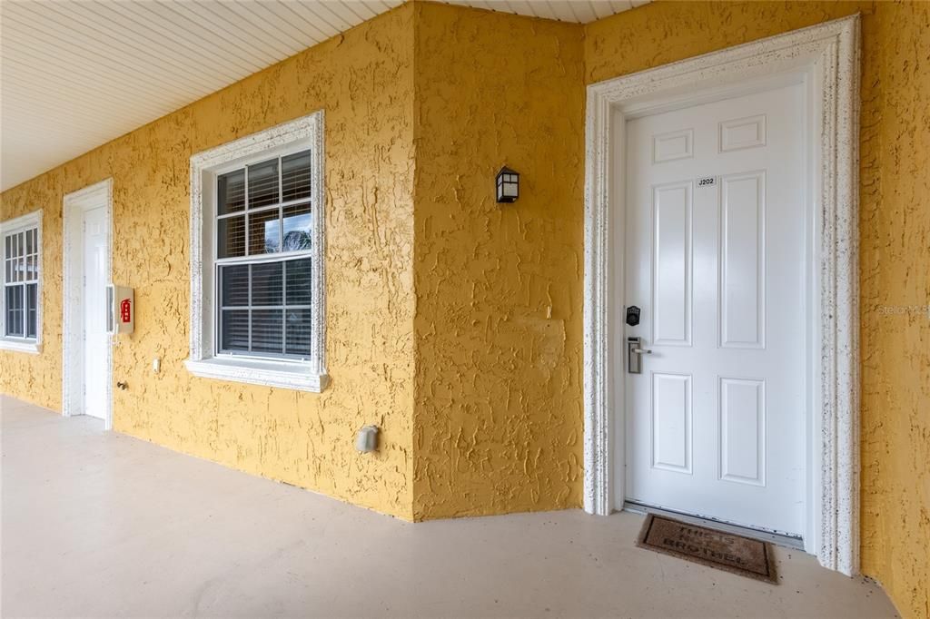 For Sale: $230,000 (1 beds, 1 baths, 750 Square Feet)