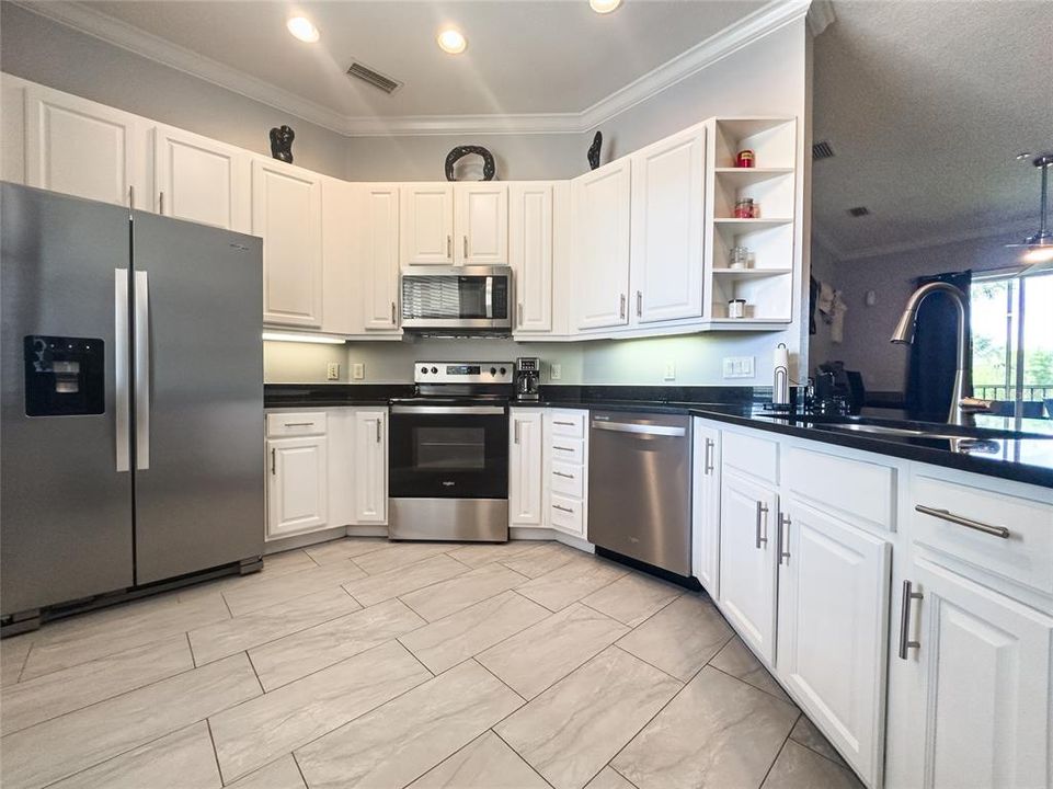 For Sale: $230,000 (1 beds, 1 baths, 750 Square Feet)