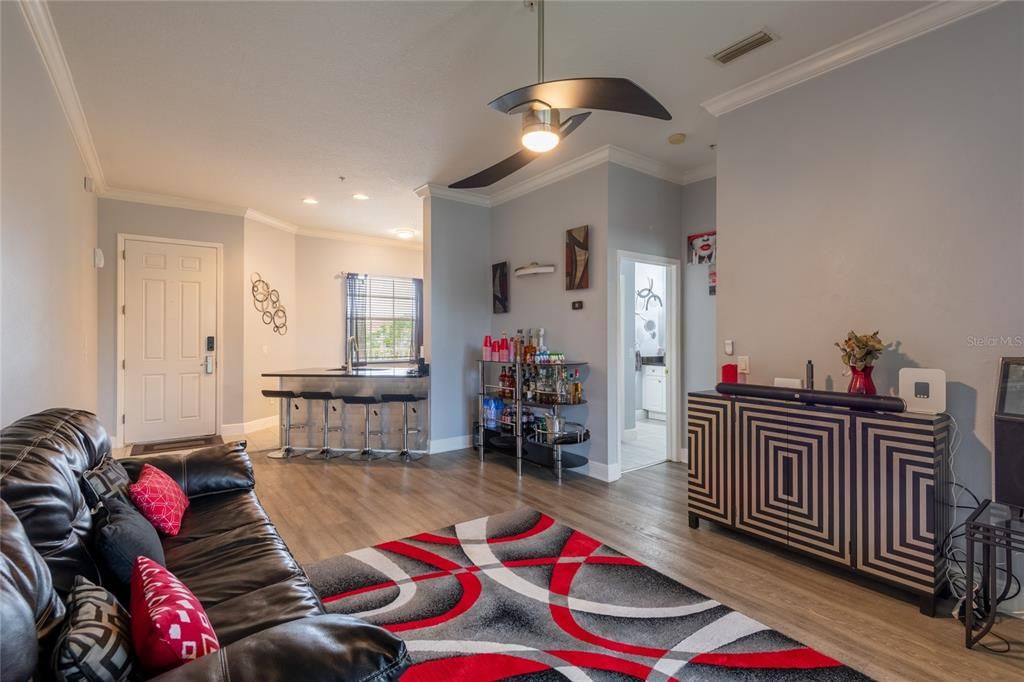 For Sale: $230,000 (1 beds, 1 baths, 750 Square Feet)