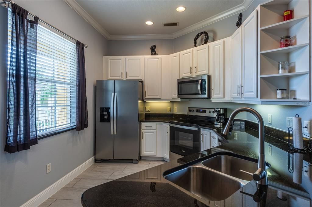 For Sale: $230,000 (1 beds, 1 baths, 750 Square Feet)