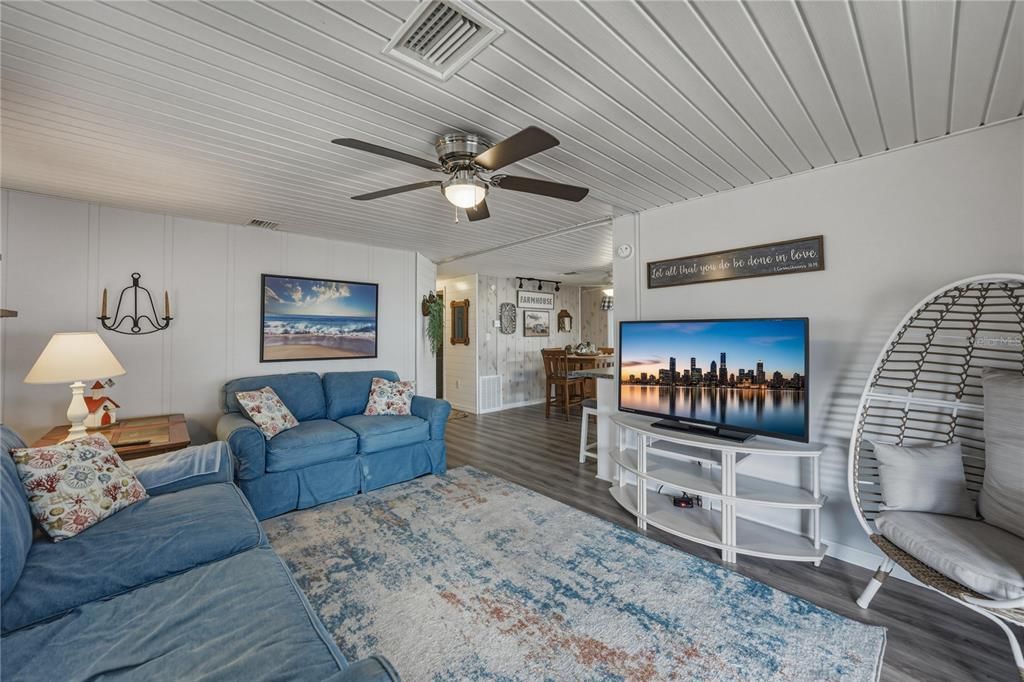 Active With Contract: $124,900 (2 beds, 2 baths, 960 Square Feet)