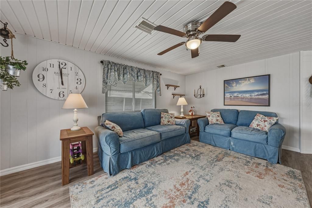 Active With Contract: $124,900 (2 beds, 2 baths, 960 Square Feet)