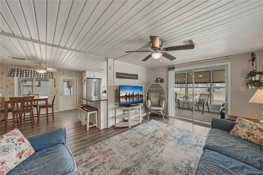 Active With Contract: $124,900 (2 beds, 2 baths, 960 Square Feet)
