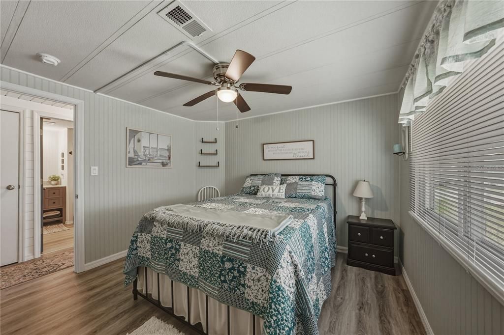 Active With Contract: $124,900 (2 beds, 2 baths, 960 Square Feet)