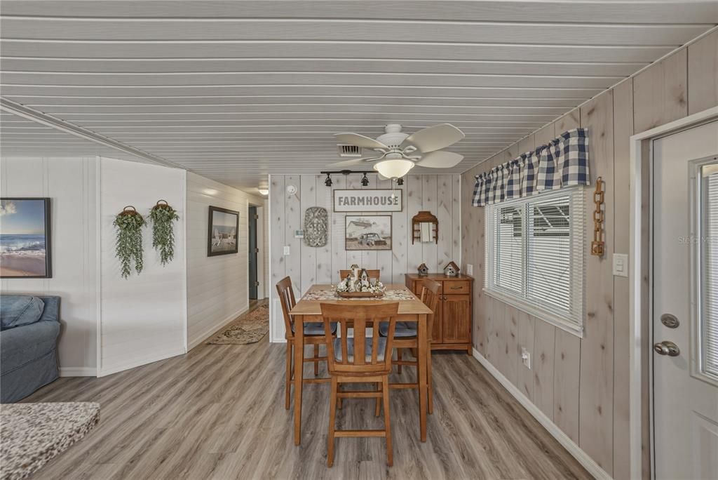 Active With Contract: $124,900 (2 beds, 2 baths, 960 Square Feet)