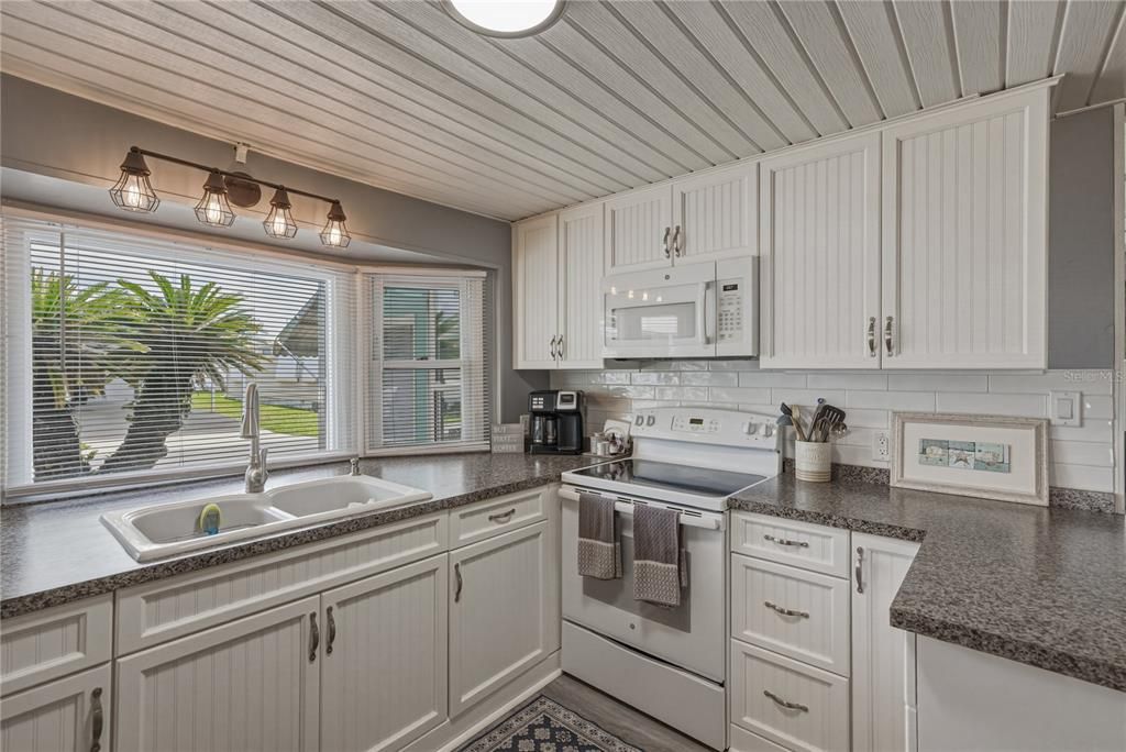Active With Contract: $124,900 (2 beds, 2 baths, 960 Square Feet)