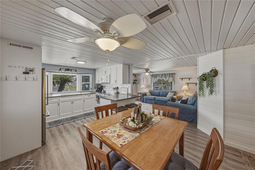 Active With Contract: $124,900 (2 beds, 2 baths, 960 Square Feet)
