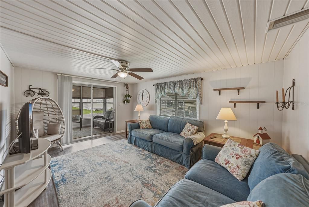 Active With Contract: $124,900 (2 beds, 2 baths, 960 Square Feet)