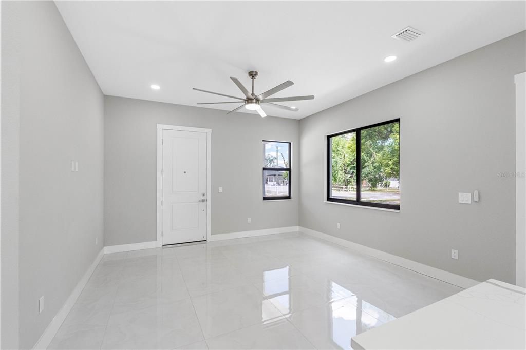 En Venta: $515,000 (3 camas, 2 baños, 1833 Pies cuadrados)