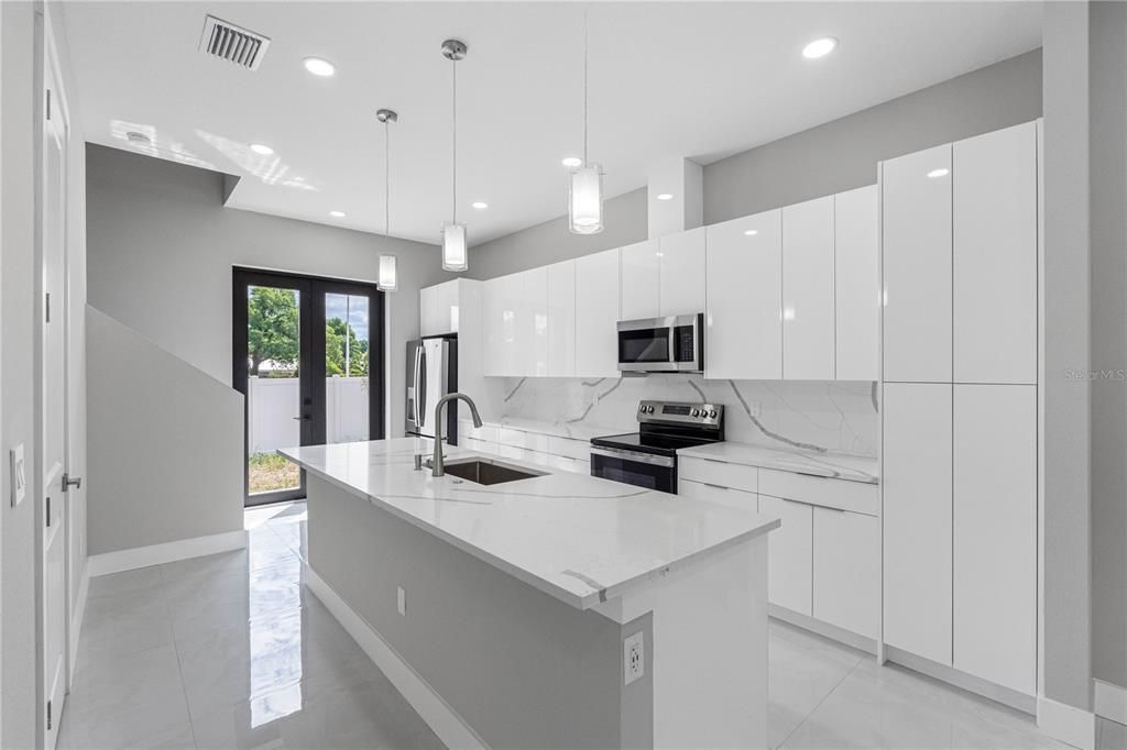En Venta: $515,000 (3 camas, 2 baños, 1833 Pies cuadrados)