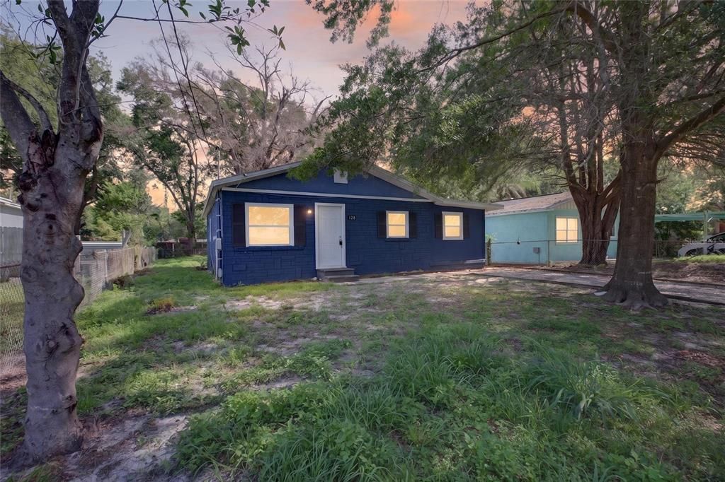 For Sale: $315,000 (4 beds, 2 baths, 1088 Square Feet)