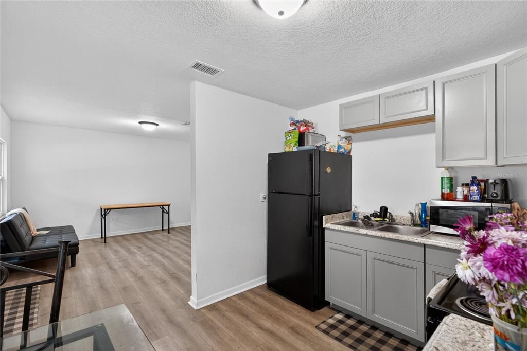 For Sale: $315,000 (4 beds, 2 baths, 1088 Square Feet)